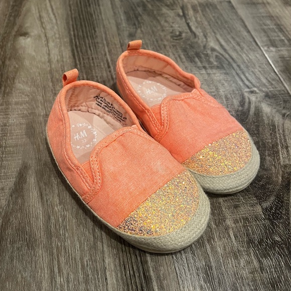 Three pre-loved toddler shoe bundle - free gift with purchase - Picture 4 of 6